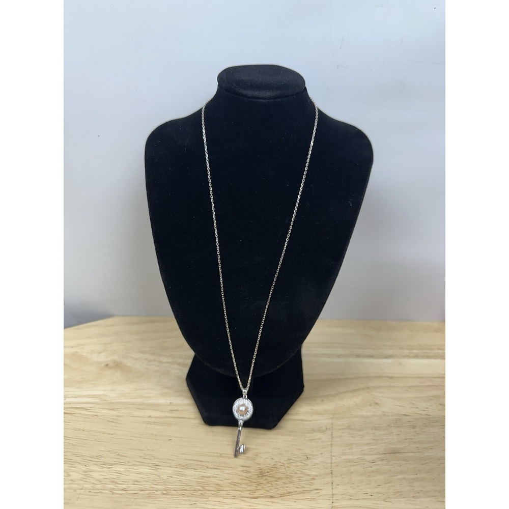 Vantel Pearls Treasure Key Necklace